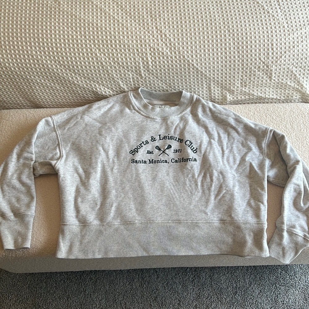 Abercrombie & Fitch 90s Sports & Leisure Cropped Graphic Crewneck Sweatshirt